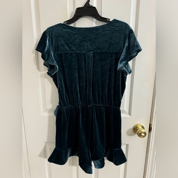 Women’s shorts romper. Size large She + Sky - Picture 6 of 6